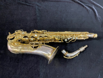 Photo Original Gold Plated Conn Chu Alto Sax with Unique Portrait Engraving - Serial # 155420